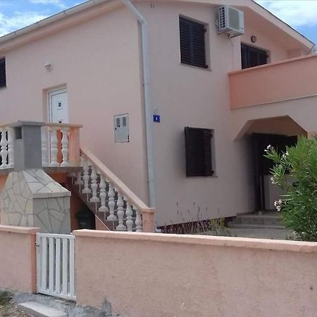 Apartman Lana Vir Exteriér fotografie