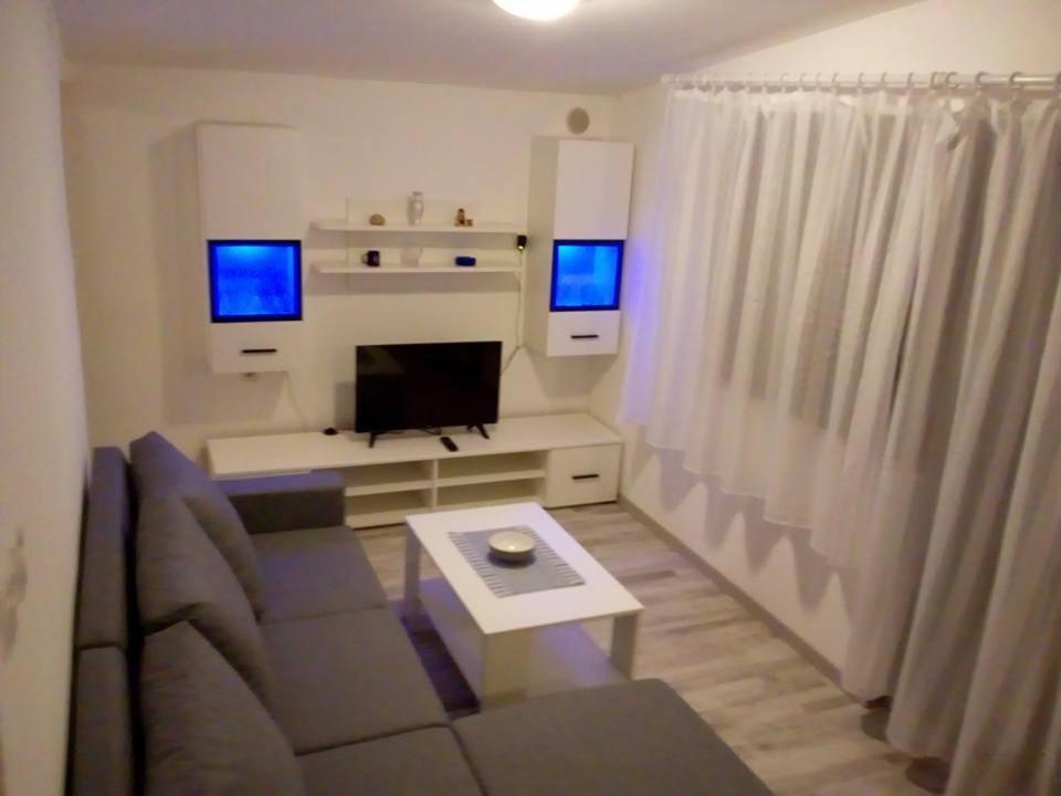Apartman Lana Vir Exteriér fotografie