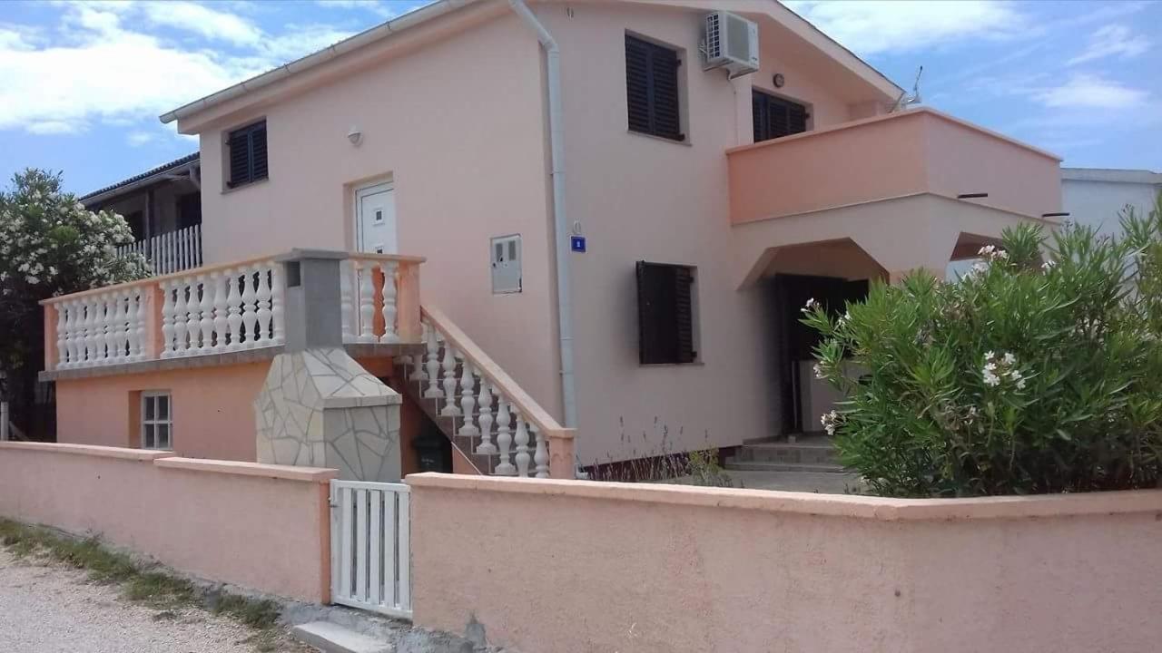 Apartman Lana Vir Exteriér fotografie