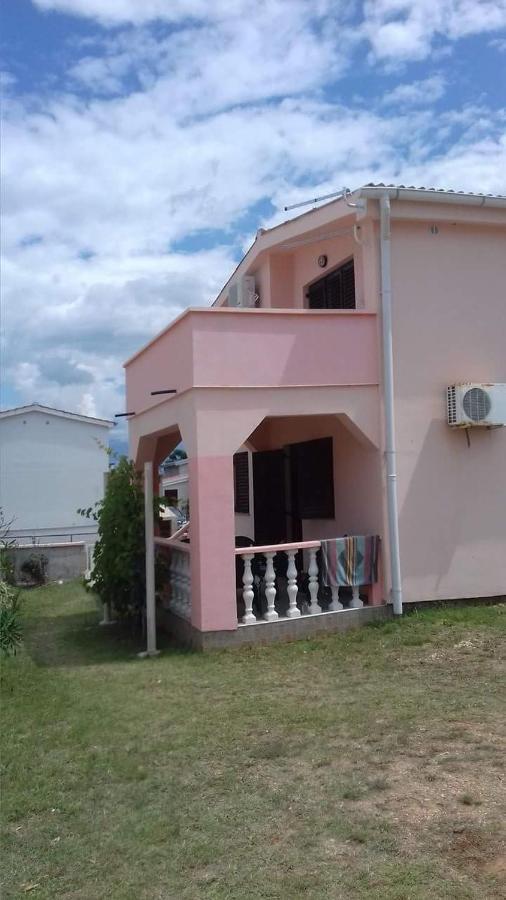 Apartman Lana Vir Exteriér fotografie